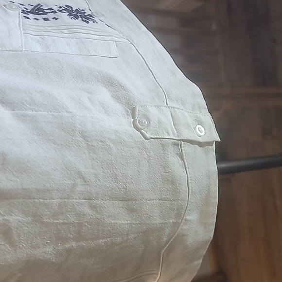 Shuudi brand Mexican linen men's vacation shirt white with navy blue embroidery - Picture 9 of 17